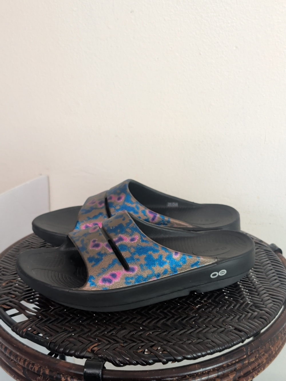 Oofos Women Sandals Size 9